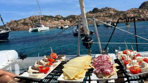 Apéritif offert lors de l'excursion en catamaran dans l'archipel de La Maddalena