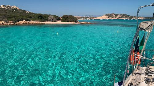 Mare cristallino della costa nord-est della Sardegna