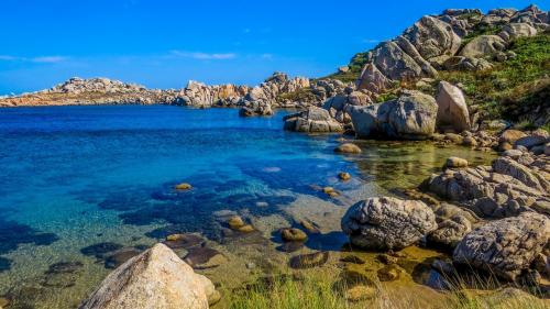 Costa sud della Corsica visitabile durante gita in gommone