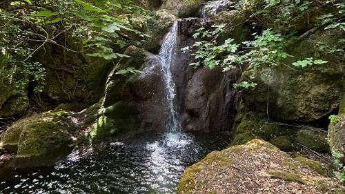 Anella-Wasserfälle im Gebiet von Cargeghe