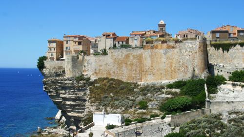 Blick auf die Stadt Bonifacio auf Korsika