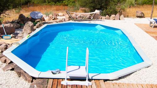 Schwimmbad in der Umgebung von Perfugas, wo Sie sich entspannen und in der Natur baden können
