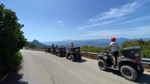 Escursione in quad nel territorio di Baunei