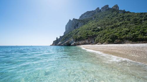 Sosta a Cala Sisine durante l'escursione in quad