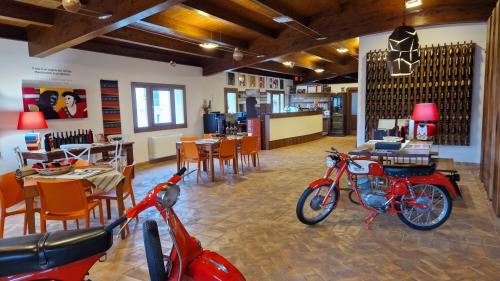 Sala per la degustazione in una cantina a Mamoiada