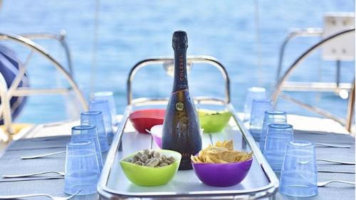 Aperitif served on board during the day excursion in north-eastern Sardinia