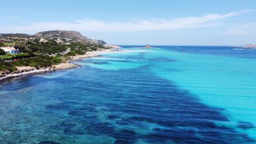 Blick von oben auf das Meer von Pelosa