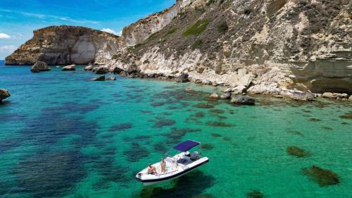 Inflatable boat stop in the crystal clear waters of Devil's Saddle