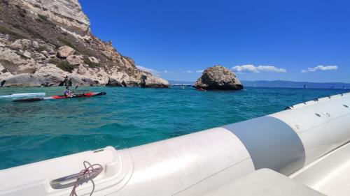 Detail of dinghy stopping at Devil's Saddle