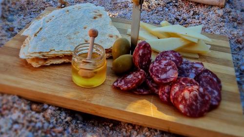 Aperitivo offerto durante il trekking a Cala Coticcio