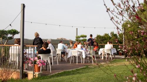 La terrazza del vigneto per la degustazione nel territorio di Palau