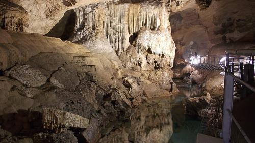 Interior de la cueva de Bue Marino en el municipio de Dorgali