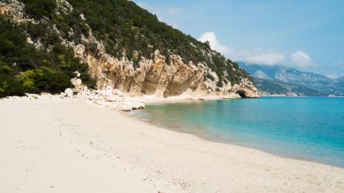 Playa de Cala Luna, en la costa oriental de Cerdeña