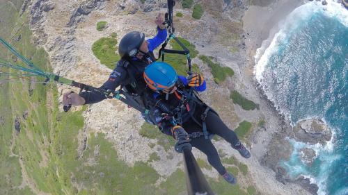 Parapente dans le nord de la Sardaigne