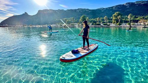 Fille sur SUP à la selle du diable